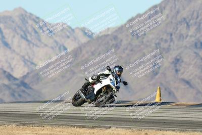 media/Dec-01-2025-Moto Forza (Mon) [[2daa91e15f]]/3-Beginner Group/Session 4 Turn 9/